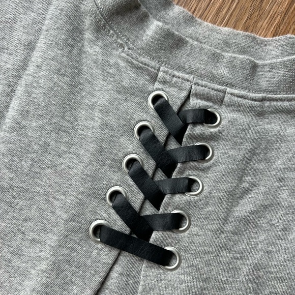 Lace back pullover - Picture 3 of 4